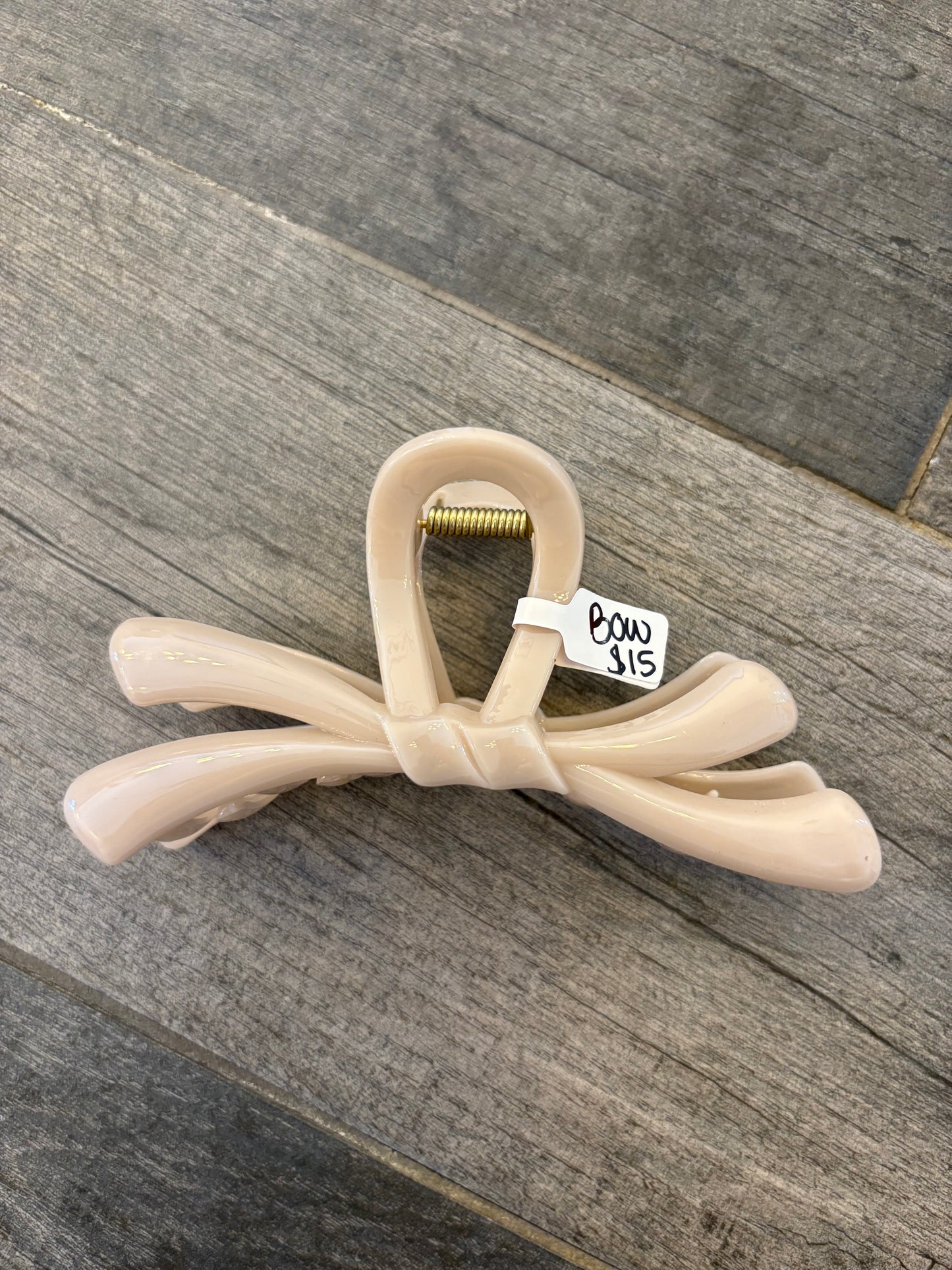 Light pink bow claw clip